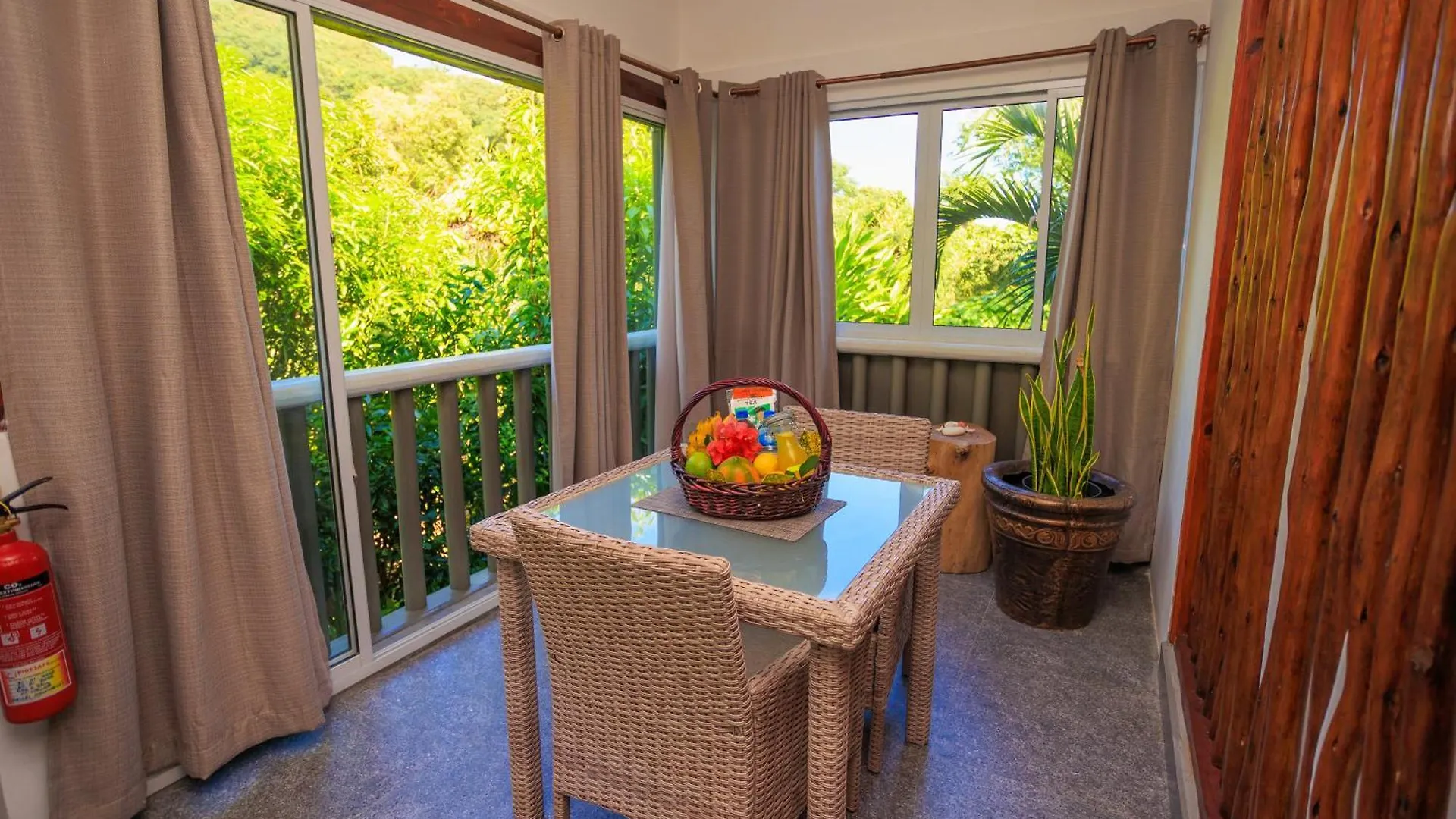 Lägenhet Milles Montagnes Residence Anse Royale