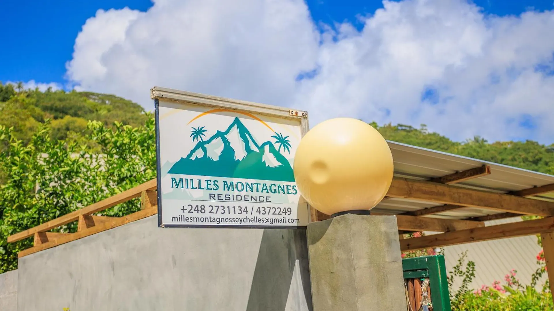 Lägenhet Milles Montagnes Residence Anse Royale