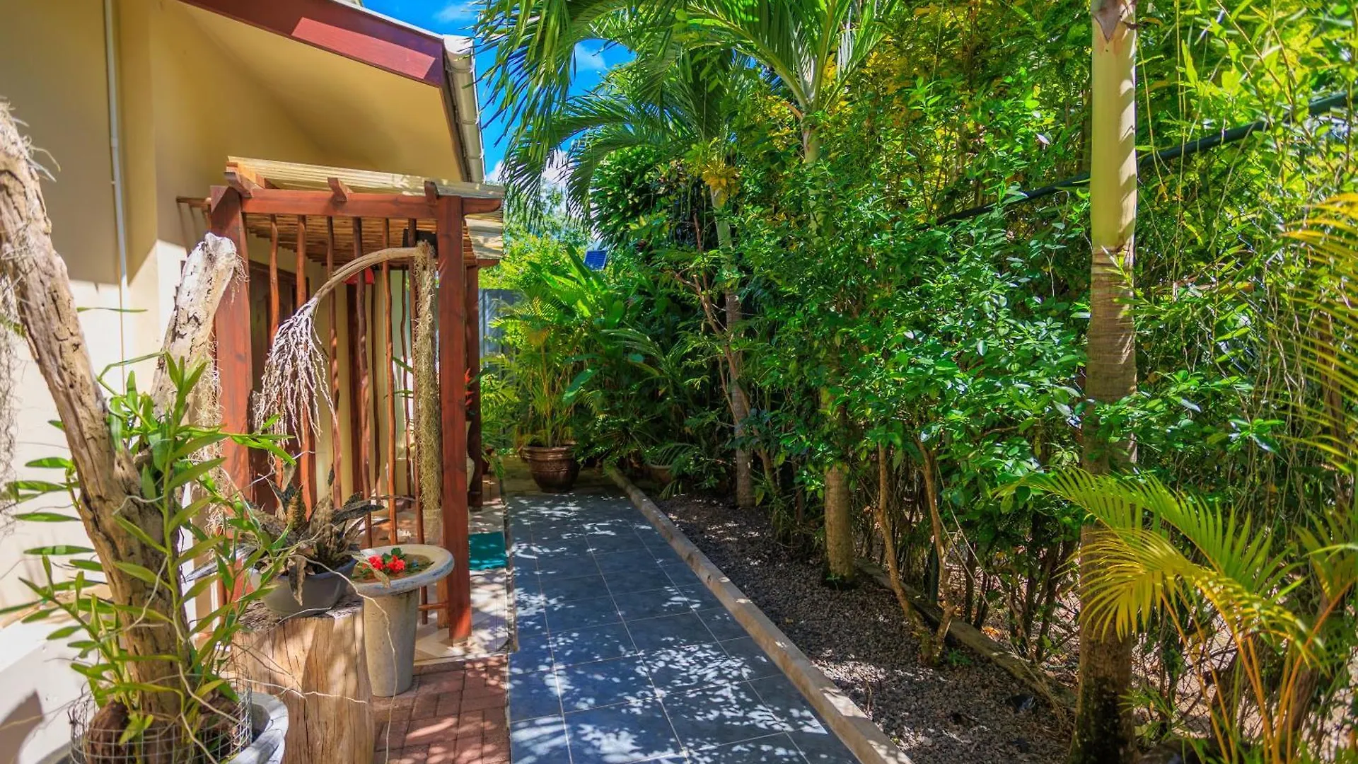 Milles Montagnes Residence Anse Royale