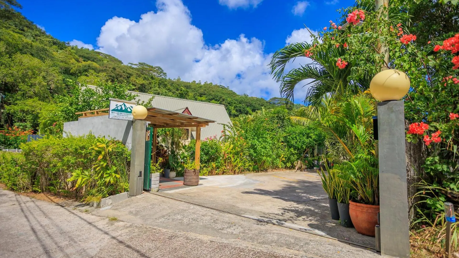 Milles Montagnes Residence Anse Royale
