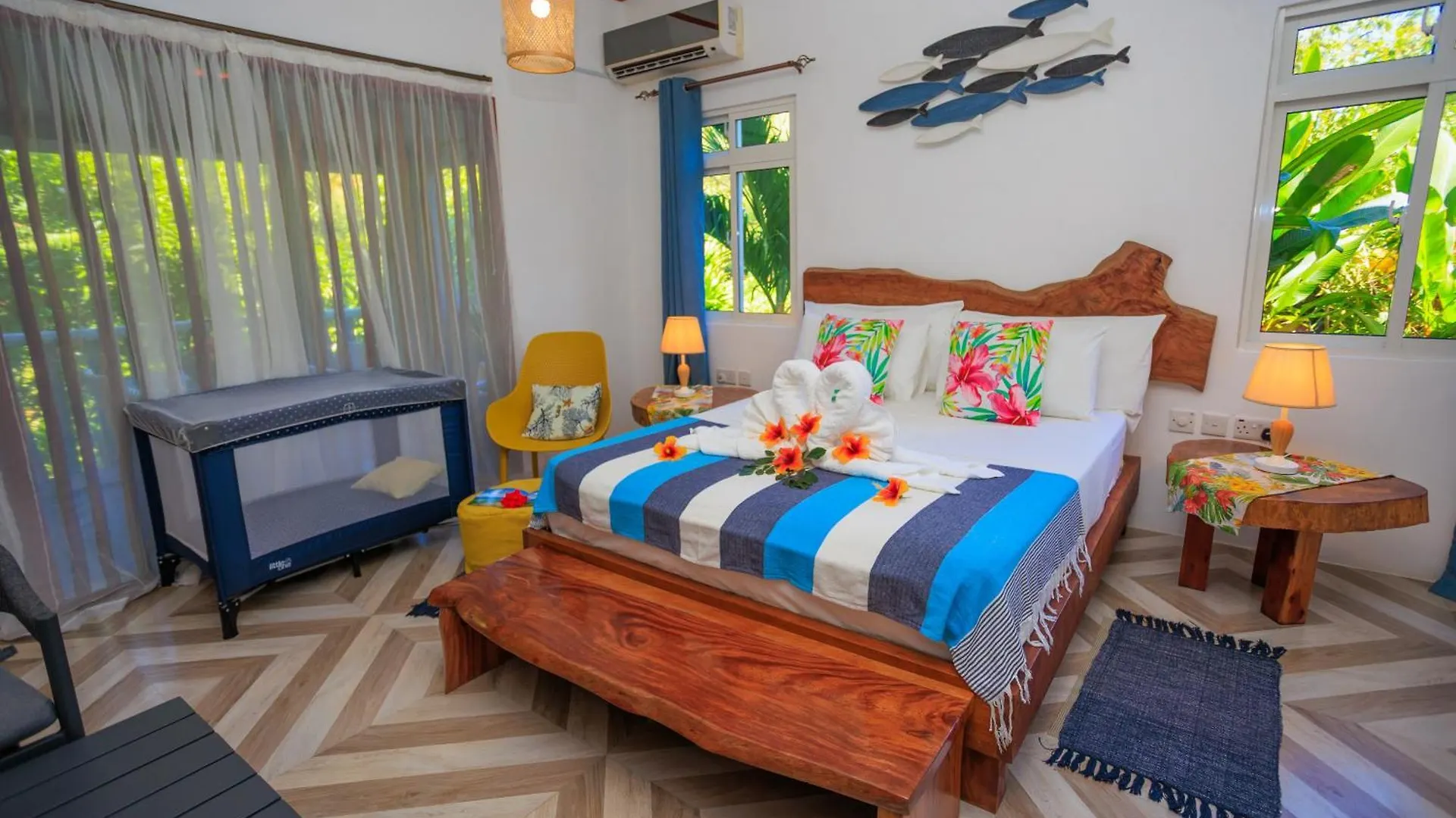 Milles Montagnes Residence Anse Royale 0*,