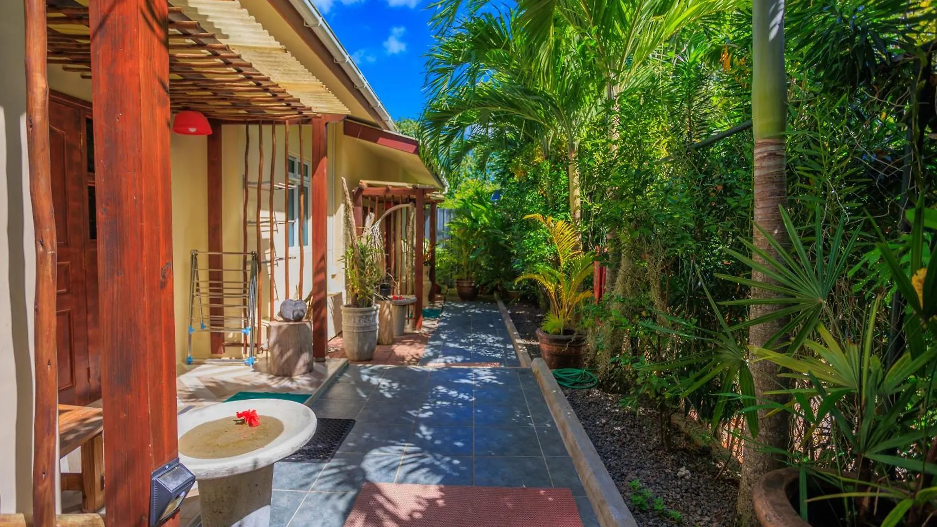 Milles Montagnes Residence Anse Royale