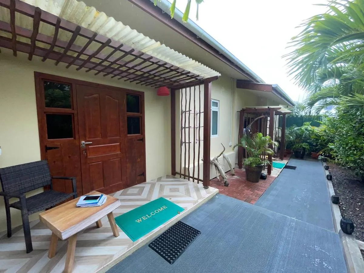 Milles Montagnes Residence Anse Royale 0*,
